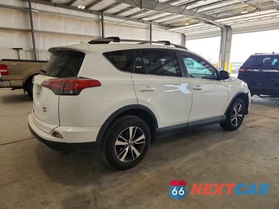 Trzecie zdjęcie samochodu z tyłu: 2018 TOYOTA RAV4 XLE VIN:2T3RFREV6JW721242 - miniatura
