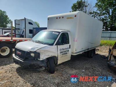 2017 GMC SAVANA BOX TRUCK 1GD37TCG7H1157674 - główne zdjęcie licytacji z USA - miniatura