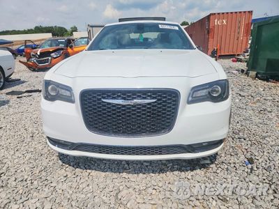 Piąte zdjęcie samochodu w środku: 2018 CHRYSLER 300 S VIN:2C3CCAGG4JH130569 - miniatura