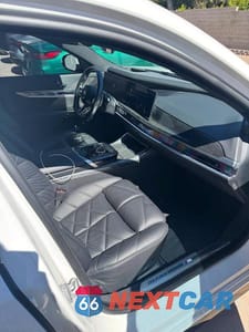Piąte zdjęcie samochodu w środku: 2024 BMW 740 I VIN:WBA23EH08RCP73339 - miniatura