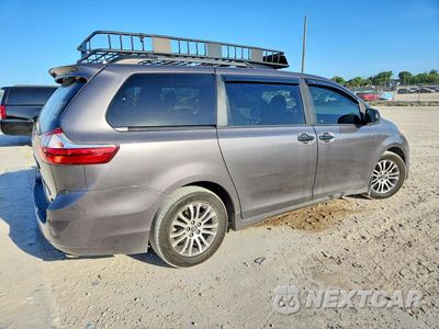 Trzecie zdjęcie samochodu z tyłu: 2018 TOYOTA SIENNA XLE PREMIUM 8-PASSENGER VIN:5TDYZ3DC5JS914578 - miniatura