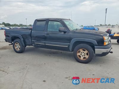 Czwarte zdjęcie samochodu z boku: 2004 CHEVROLET SILVERADO K1500 VIN:2GCEK19T241236971 - miniatura