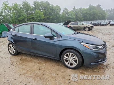Czwarte zdjęcie samochodu z boku: 2018 CHEVROLET CRUZE LT VIN:1G1BE5SM5J7141395 - miniatura
