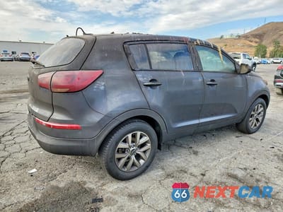 Trzecie zdjęcie samochodu z tyłu: 2016 KIA SPORTAGE LX VIN:KNDPB3AC9G7874030 - miniatura