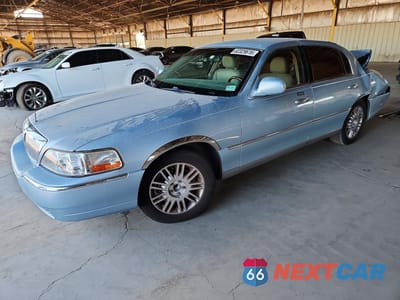 2008 LINCOLN TOWN CAR 2LNHM82W58X658543 - główne zdjęcie licytacji z USA - miniatura
