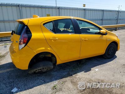 Trzecie zdjęcie samochodu z tyłu: 2015 TOYOTA PRIUS C TWO VIN:JTDKDTB33F1114888 - miniatura