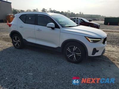 Czwarte zdjęcie samochodu z boku: 2023 VOLVO XC40 CORE VIN:YV4L12UK0P2951022 - miniatura