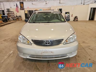 Piąte zdjęcie samochodu w środku: 2006 TOYOTA CAMRY STANDARD VIN:4T1BE32K06U712516 - miniatura