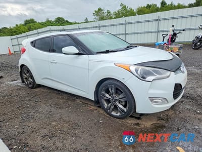 Czwarte zdjęcie samochodu z boku: 2016 HYUNDAI VELOSTER BASE VIN:KMHTC6AD7GU267661 - miniatura
