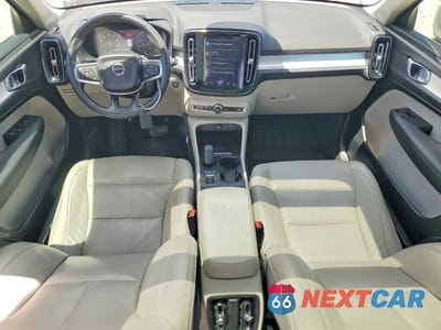 Zdjęcie 8 z 13 samochodu: 2019 VOLVO XC40 T5 MOMENTUM VIN:YV4162XZ8K2014946 - miniatura
