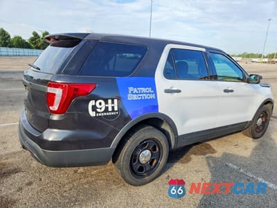 Trzecie zdjęcie samochodu z tyłu: 2016 FORD EXPLORER POLICE INTERCEPTOR VIN:1FM5K8AR3GGB65601 - miniatura