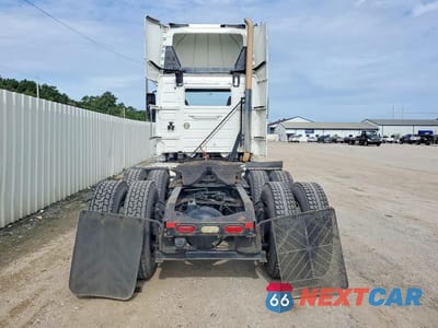 Zdjęcie 6 z 13 samochodu: 2016 VOLVO VNL SEMI TRUCK VIN:4V4NC9EG4GN929956 - miniatura