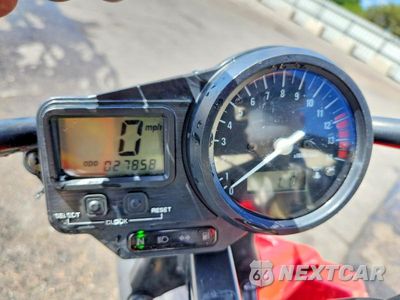 Zdjęcie 7 z 10 samochodu: 1999 YAMAHA YZFR1 VIN:JYARN02E8XA001642 - miniatura