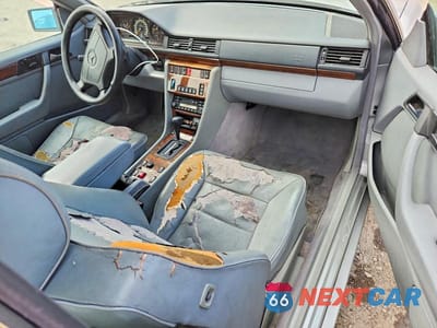 Zdjęcie 8 z 12 samochodu: 1995 MERCEDES-BENZ E 320 VIN:WDBEA66E7SC185995 - miniatura