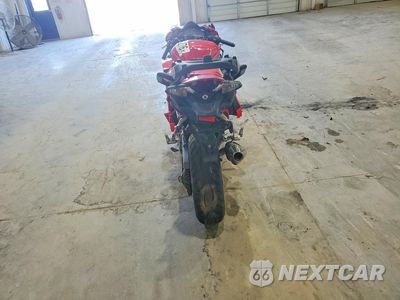 Czwarte zdjęcie samochodu z boku: 2014 HONDA VFR800 F VIN:JH2RC791XEK000643 - miniatura