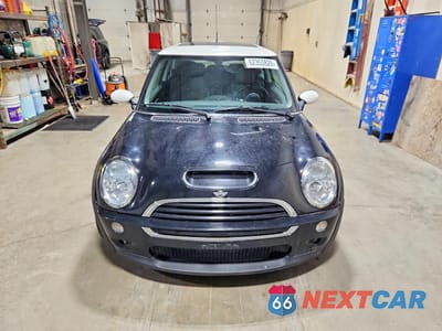 Piąte zdjęcie samochodu w środku: 2003 MINI COOPER S VIN:WMWRE33453TD65995 - miniatura