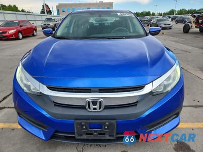 Piąte zdjęcie samochodu w środku: 2018 HONDA CIVIC LX VIN:19XFC2F52JE006780 - miniatura