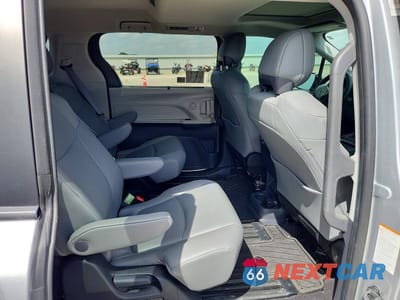 Zdjęcie 11 z 13 samochodu: 2023 TOYOTA SIENNA XLE VIN:5TDJRKEC6PS171965 - miniatura