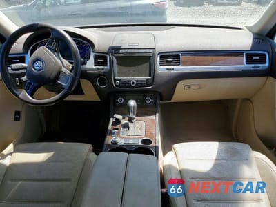Zdjęcie 8 z 13 samochodu: 2016 VOLKSWAGEN TOUAREG SPORT VIN:WVGEF9BP2GD010093 - miniatura