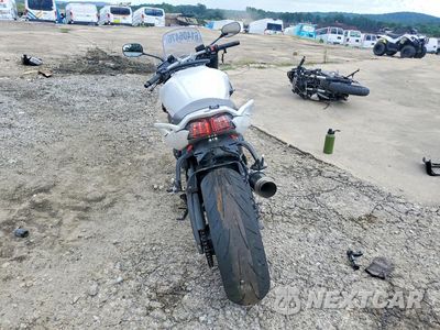Czwarte zdjęcie samochodu z boku: 2014 YAMAHA FZ1 S VIN:JYARN17E2EA009358 - miniatura