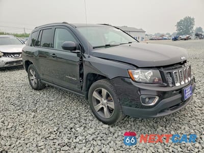 Czwarte zdjęcie samochodu z boku: 2017 JEEP COMPASS LATITUDE VIN:1C4NJDEB1HD128904 - miniatura