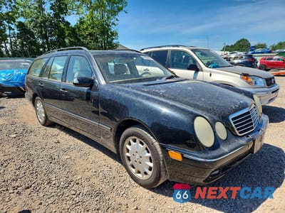 Czwarte zdjęcie samochodu z boku: 2002 MERCEDES-BENZ E 320 4MATIC VIN:WDBJH82J72X083095 - miniatura