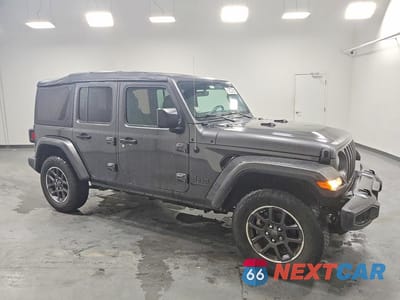 Czwarte zdjęcie samochodu z boku: 2021 JEEP WRANGLER UNLIMITED SPORT VIN:1C4HJXDN6MW738421 - miniatura