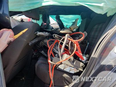 Zdjęcie 10 z 12 samochodu: 2018 VOLKSWAGEN GTI S/SE VIN:3VW447AU7JM296162 - miniatura
