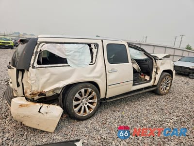 Trzecie zdjęcie samochodu z tyłu: 2012 GMC YUKON XL DENALI VIN:1GKS2MEF9CR130807 - miniatura