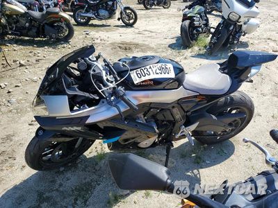 Trzecie zdjęcie samochodu z tyłu: 2025 CF MOTO 675SS VIN:LCEPEVLP0S6003065 - miniatura