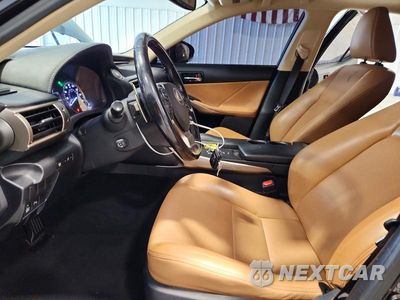 Zdjęcie 7 z 12 samochodu: 2016 LEXUS IS 200T VIN:JTHBA1D21G5021944 - miniatura