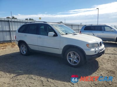 Czwarte zdjęcie samochodu z boku: 2002 BMW X5 4.4I VIN:5UXFB33532LH35619 - miniatura