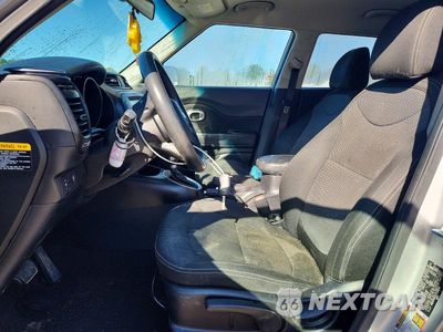 Zdjęcie 7 z 13 samochodu: 2018 KIA SOUL + VIN:KNDJP3A51J7518669 - miniatura