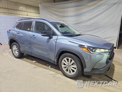 Czwarte zdjęcie samochodu z boku: 2025 TOYOTA COROLLA CROSS LE VIN:7MUBAABG6SV123720 - miniatura