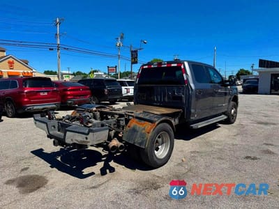 Czwarte zdjęcie samochodu z boku: 2022 FORD F350 SUPER DUTY VIN:1FT8W3DT0NEE80929 - miniatura