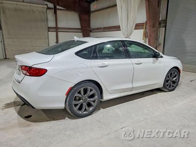 Trzecie zdjęcie samochodu z tyłu: 2015 CHRYSLER 200 S VIN:1C3CCCDGXFN556894 - miniatura