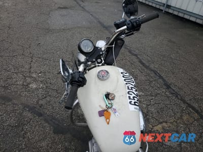 Piąte zdjęcie samochodu w środku: 2011 HARLEY-DAVIDSON XL883 L VIN:1HD4CR210BC405956 - miniatura