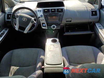 Zdjęcie 8 z 12 samochodu: 2012 TOYOTA PRIUS V VIN:JTDZN3EU0C3094017 - miniatura