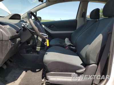 Zdjęcie 7 z 13 samochodu: 2007 TOYOTA YARIS VIN:JTDJT923975074683 - miniatura