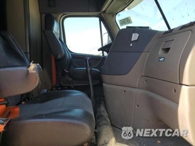 Piąte zdjęcie samochodu w środku: 2016 FREIGHTLINER CASCADIA 125 VIN:1FUBGLD54GLHN3580 - miniatura