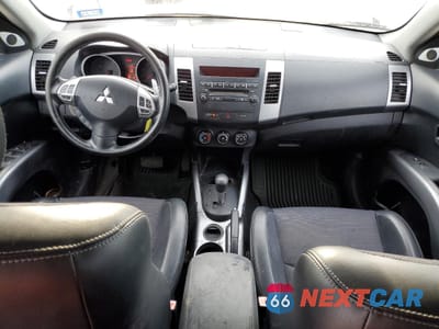 Zdjęcie 8 z 13 samochodu: 2008 MITSUBISHI OUTLANDER SE VIN:JA4LS31WX8Z013626 - miniatura