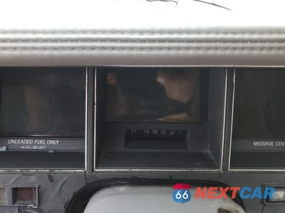 Zdjęcie 17 z 26 samochodu: 1994 LINCOLN TOWN CAR CARTIER VIN:1LNLM83W8RY732046 - miniatura