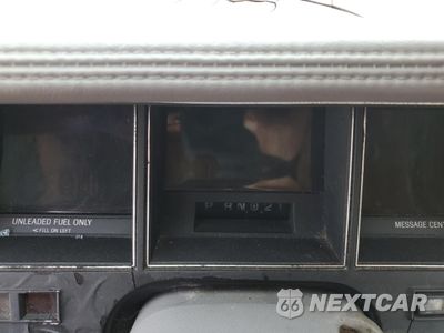 Zdjęcie 17 z 26 samochodu: 1994 LINCOLN TOWN CAR CARTIER VIN:1LNLM83W8RY732046 - miniatura