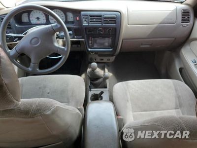 Zdjęcie 8 z 12 samochodu: 2001 TOYOTA TACOMA XTRACAB VIN:5TEWN72N71Z761638 - miniatura
