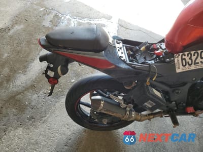 Zdjęcie 6 z 10 samochodu: 2010 KAWASAKI EX250 J VIN:JKAEXMJ1XADA64957 - miniatura