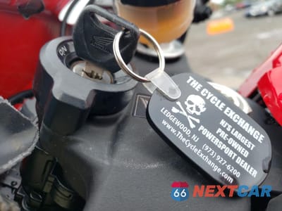 Zdjęcie 8 z 9 samochodu: 2008 HONDA CBR600 RR VIN:JH2PC400X8M101135 - miniatura