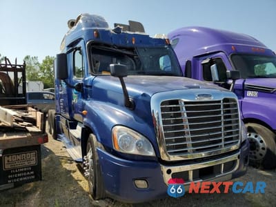 2014 FREIGLINER CASCADIA 125 3AKJGLDRXESFL4431 - główne zdjęcie licytacji z USA - miniatura