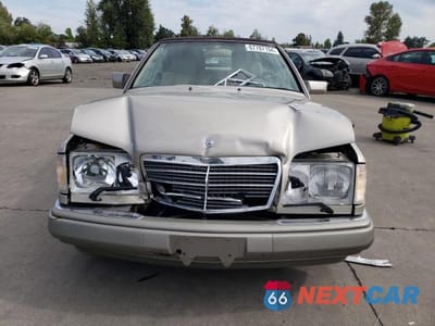 Piąte zdjęcie samochodu w środku: 1995 MERCEDES-BENZ E 320 VIN:WDBEA66E3SC281266 - miniatura