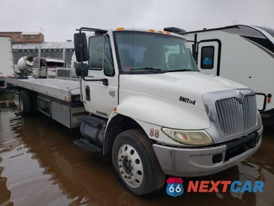 2002 INTERNATIONAL 4000 4400 1HTMKADN62H504082 - główne zdjęcie licytacji z USA - miniatura