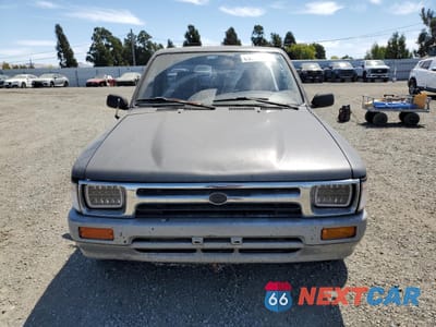 Piąte zdjęcie samochodu w środku: 1993 TOYOTA PICKUP 1/2 TON SHORT WHEELBASE VIN:JT4RN81A2P5166404 - miniatura